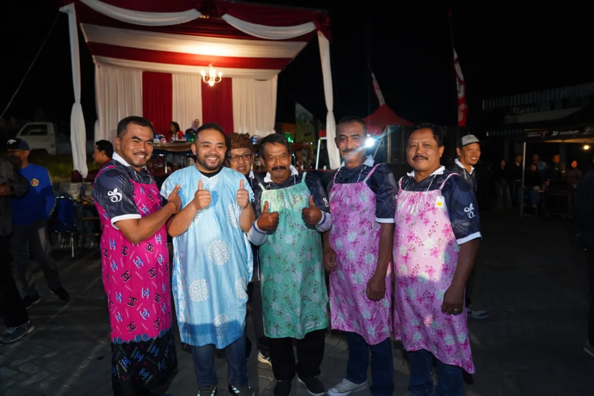 Kreatif Semarakkan Kemerdekaan, Warga Sumbergondo Adu Kekompakan Lewat Voli Berdaster Voli Berdaster