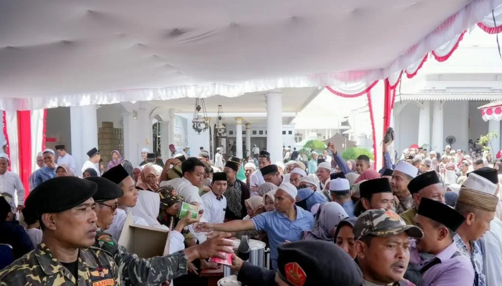 Puluhan Ribu Jamaah Padati Pasuruan, Haul Mbah Hamid Bahas Hukum Kloning Suara dan Foto Puluhan Ribu Jamaah Padati Pasuruan, Haul Mbah Hamid Bahas Hukum Kloning Suara dan Foto