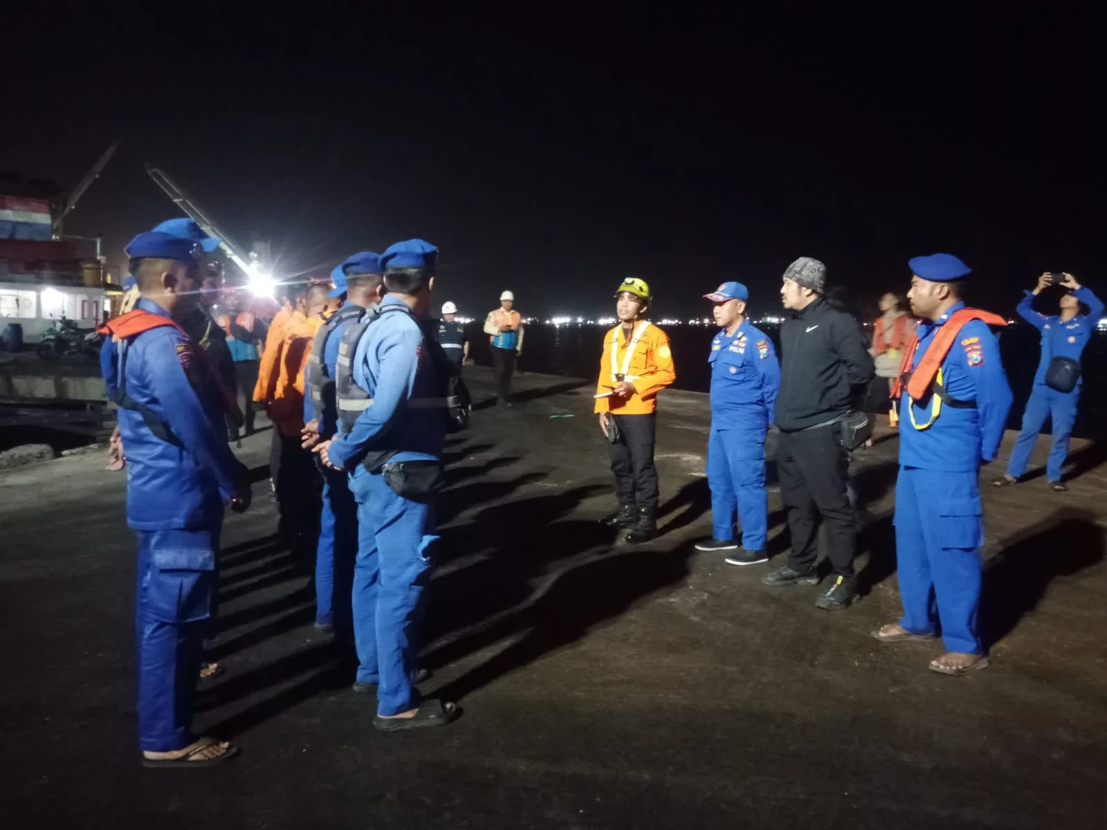 Tim SAR Gabungan Evakuasi Dua ABK dari Palka Kapal
