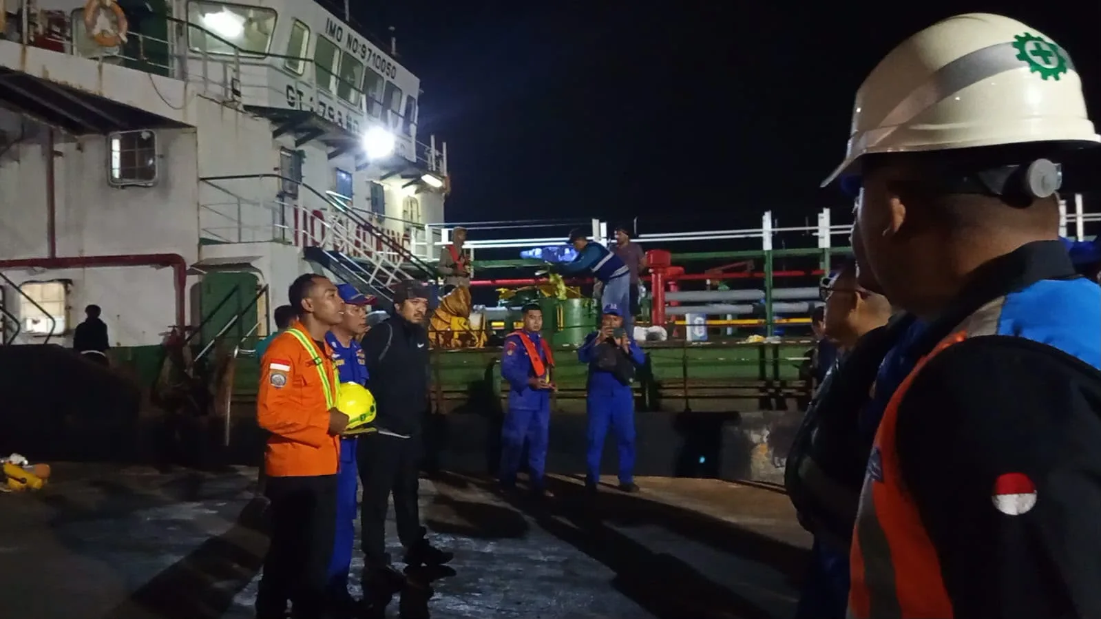 Tim SAR Gabungan Evakuasi Dua ABK dari Palka Kapal
