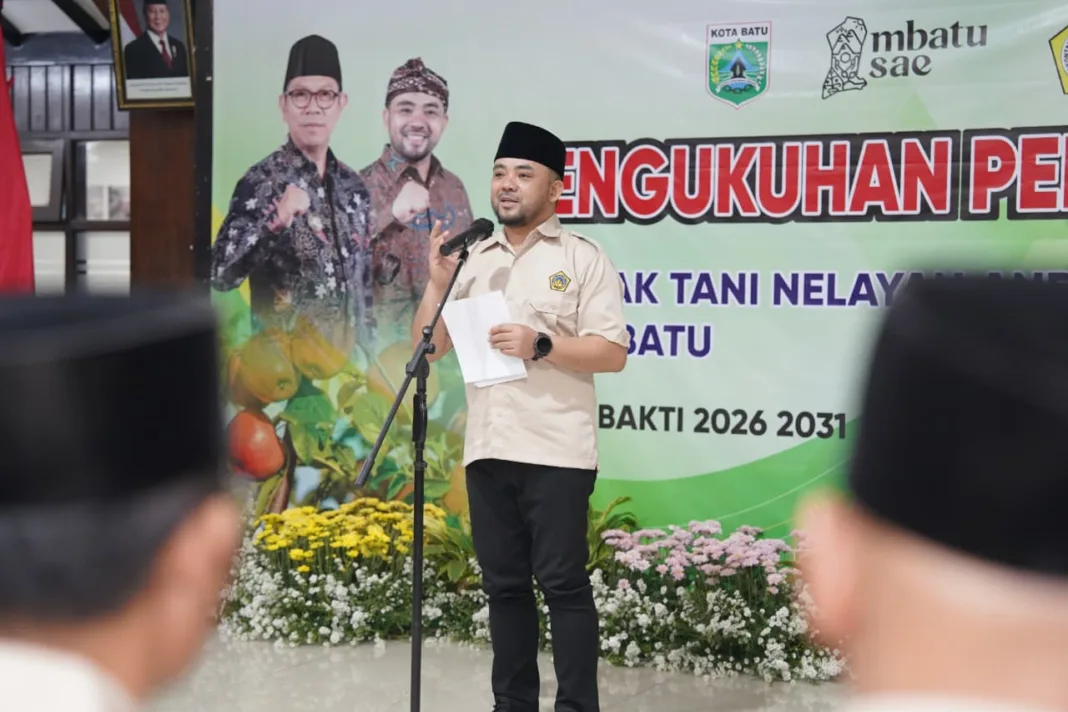 Heli Suyanto Ketua KTNA Kota Batu; Wali Kota Nurochman Ajak KTNA Perkuat Regenerasi Petani Muda lewat Inovasi dan Gagasan Heli Suyanto Ketua KTNA Kota Batu; Wali Kota Nurochman Ajak KTNA Perkuat Regenerasi Petani Muda lewat Inovasi dan Gagasan
