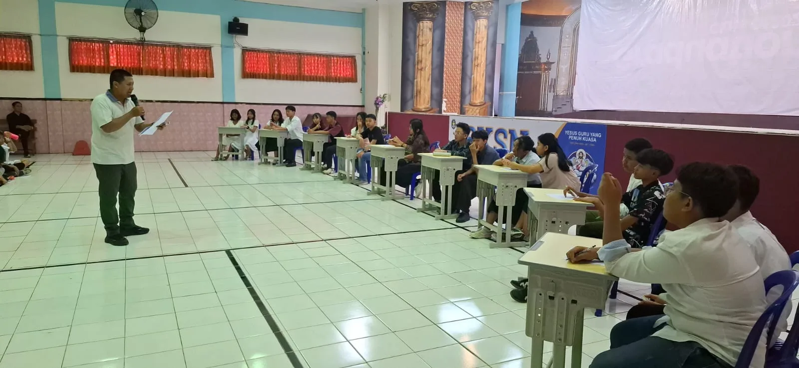 Gelora Iman dan Adu Cerdas di Bulan Kitab Suci Nasional SMPK Mardi Wiyata Malang