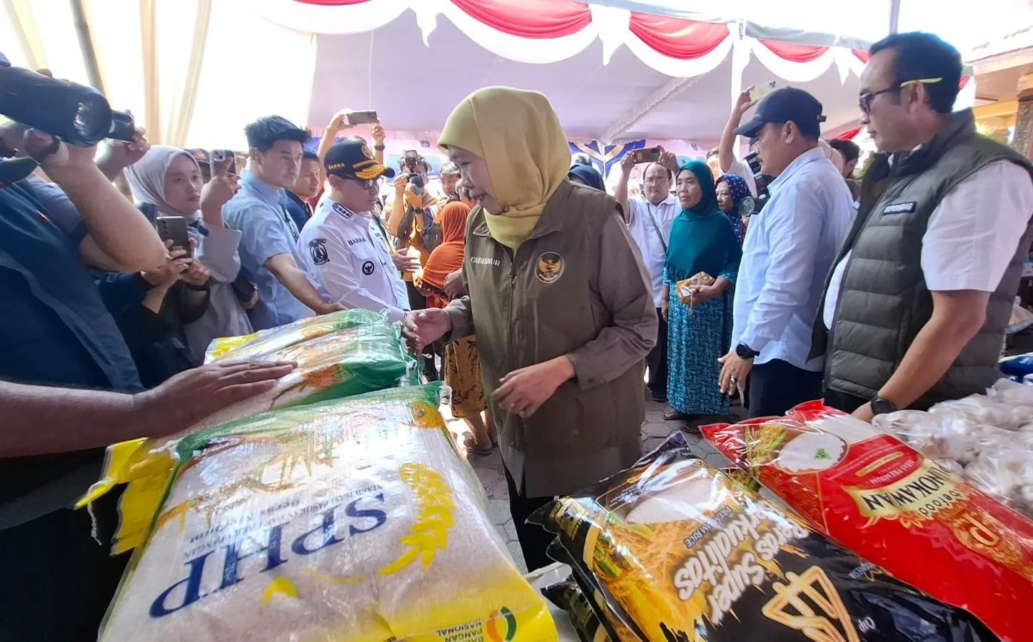 Tekan Harga-Jaga Daya Beli, Pasar Murah Pemprov Jatim Hadir di Lengkong Mojoanyar Mojokerto
