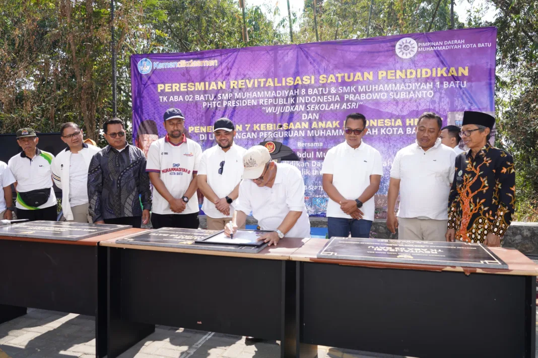 Wajah Baru Pendidikan Kota Batu, Menteri Abdul Mu’ti dan Wali Kota Nurochman Resmikan Revitalisasi Sekolah Muhammadiyah Wajah Baru Pendidikan Kota Batu, Menteri Abdul Mu’ti dan Wali Kota Nurochman Resmikan Revitalisasi Sekolah Muhammadiyah