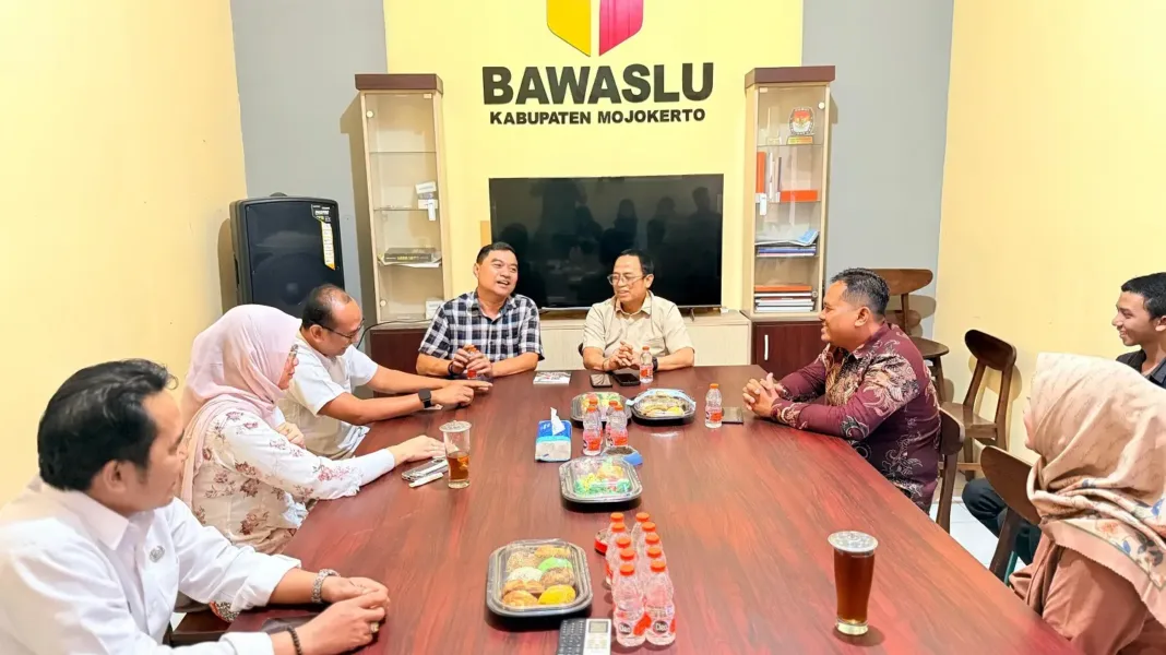 Penguatan Kelembagaan, Anggota Bawaslu RI Dr Puadi Supervisi Bawaslu Kabupaten Mojokerto Penguatan Kelembagaan, Anggota Bawaslu RI Dr Puadi Supervisi Bawaslu Kabupaten Mojokerto