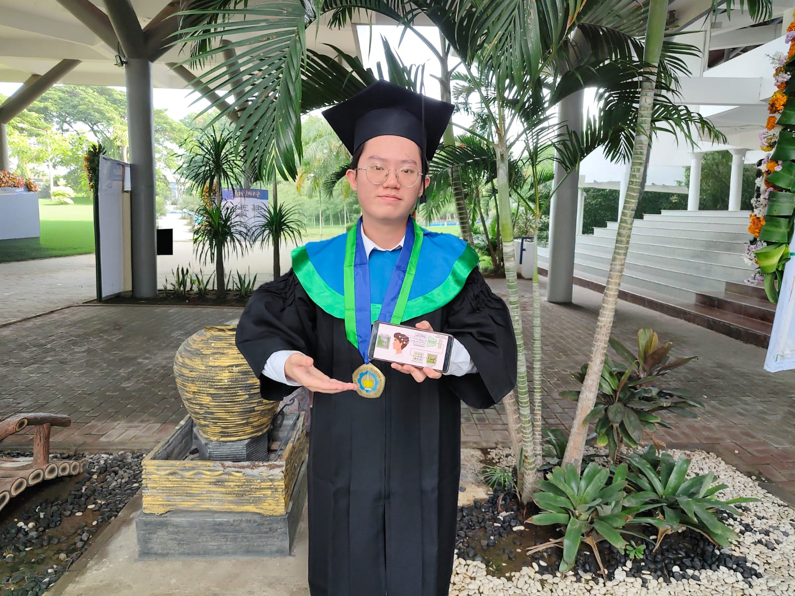 Felix Anthony Usui MengIKuti Prossi Wisuda Ke-131 Dan Decoocan Sibagai dan Wesodwan Sargean Terbik Kidoa