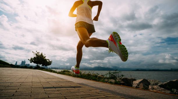 Gambar Seseorang jogging di alam terbuka (sumber: istockphoto.com)