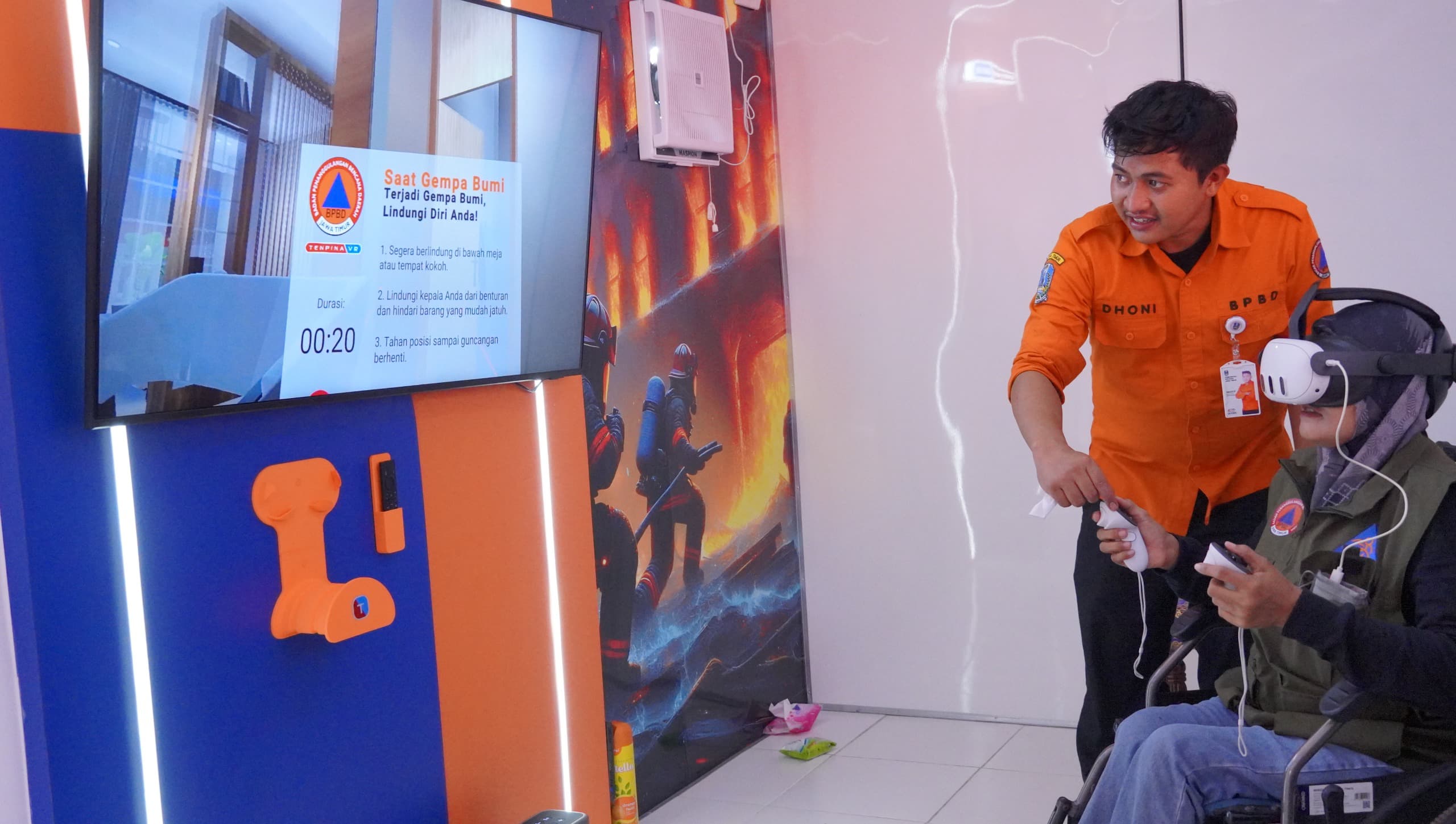Tim BPBD Jatim Saat memandu Anda ke TENPINA VR Kebada Salah Sato Binjunjung Penyandang Disabilitas
