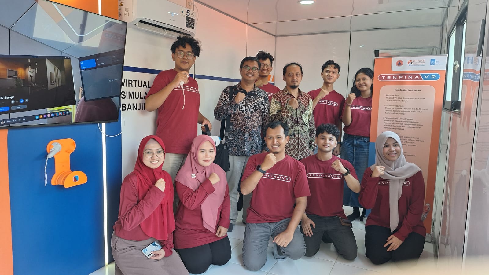Tim Rist TENPINA VR syuting virtual reality (VR) di sekolah pendidikan di Taman Benkana BPBD Jatim